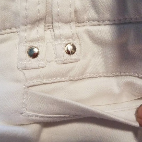 Larry Levine White Stretch Capris Size 8 - Picture 3 of 5